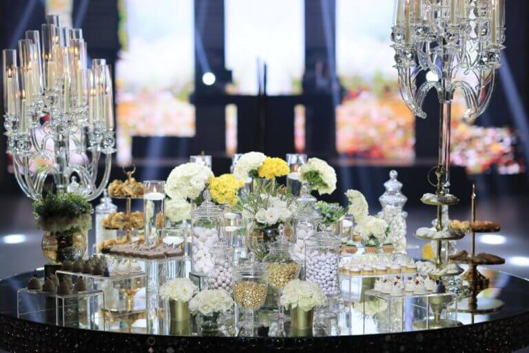 טיארה בר עיצוב עמדות צילום עיצוב ברים מתוקים וייחודיים בשילוב ריהוט ועיצוב אירועים ואווירה בסגנון יוקרתי אלה האירועים שלנו: בר ובת מצווה, ברית, חתונה, הצעת נישואים והשקות