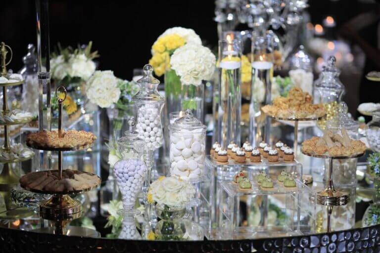 טיארה בר עיצוב עמדות צילום עיצוב ברים מתוקים וייחודיים בשילוב ריהוט ועיצוב אירועים ואווירה בסגנון יוקרתי אלה האירועים שלנו: בר ובת מצווה, ברית, חתונה, הצעת נישואים והשקות